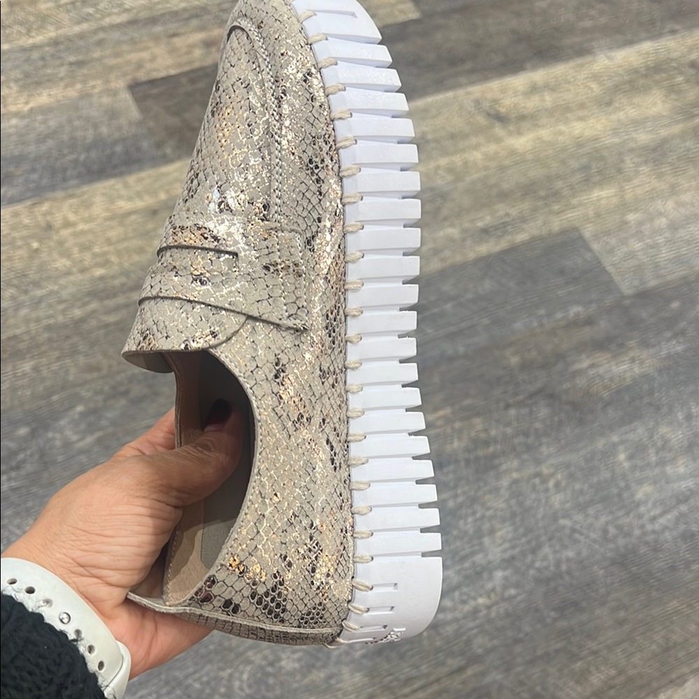 Snakeskin Pattern Loafers with White Soles